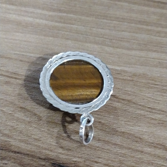 Tigers Eye Round Pendant with Silver Bezel - Picture 8 of 16